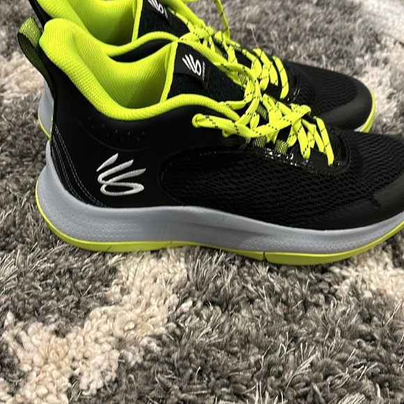 Brand new under armour curry basketball shoes - Picture 2 of 3
